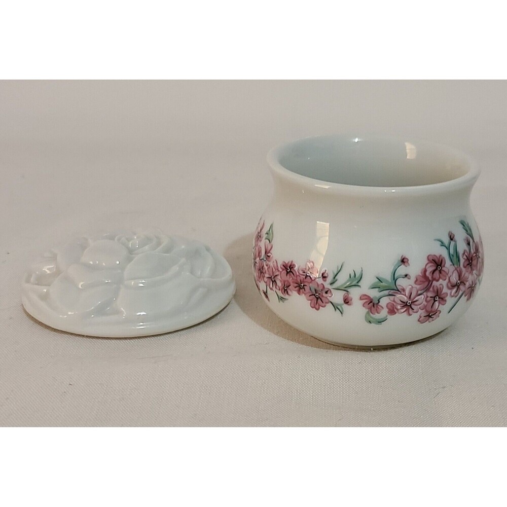1981 Southern Heirlooms Trinket Box Vintage Porcelain Elizabeth Arden Floral